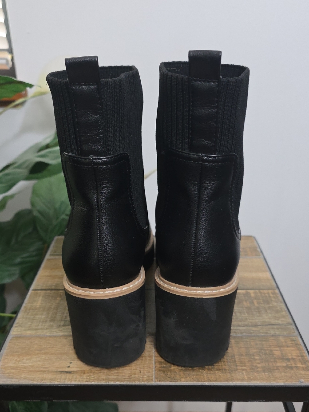 DV By Dolce Vita Black Chelsea Trooper Boots Womens 8 - Picture 4 of 8